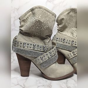 Rhinestone studded cowgirl boots 7.5